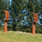 Linea nastro d'acciaio di Heek dei fronti della scultura due di Corten immaginario