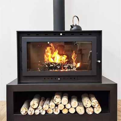 Stufa bruciante di legno d'acciaio moderna del camino di isolato per il riscaldamento dell'interno